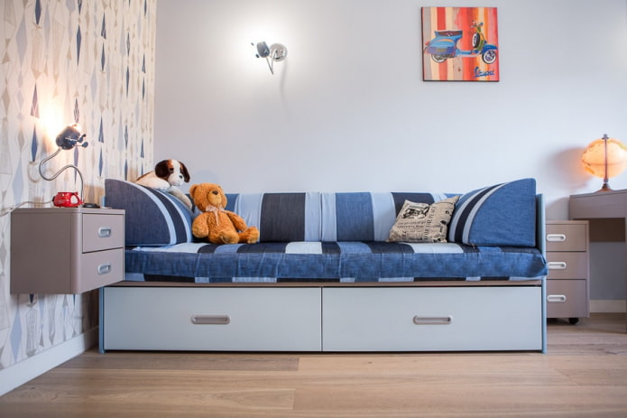 Sofá en el interior de una habitación infantil