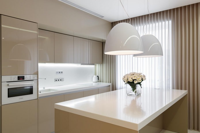 cocina brillante en tonos beige