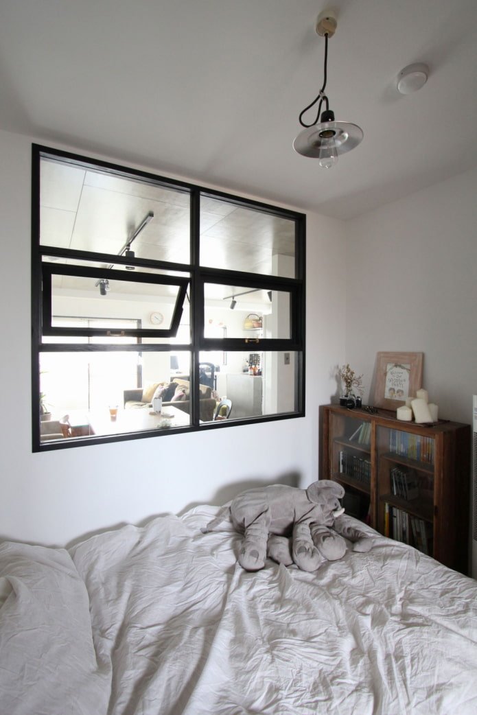 ventana a la habitación contigua
