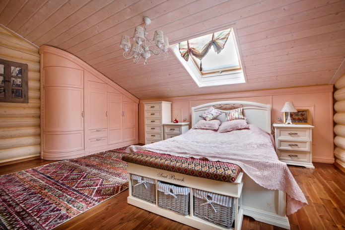 interior de dormitorio abuhardillado en estilo provenzal