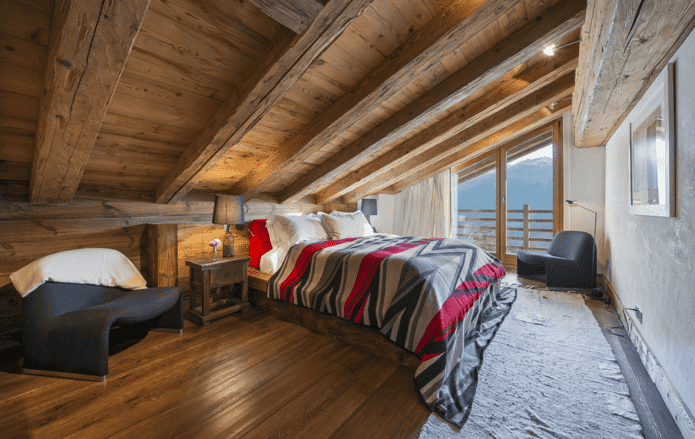 interior de dormitorio abuhardillado estilo chalet