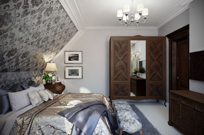 Interior de un dormitorio abuhardillado de estilo clásico