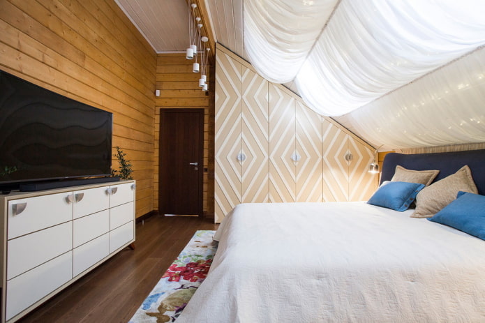 disposición de un dormitorio abuhardillado