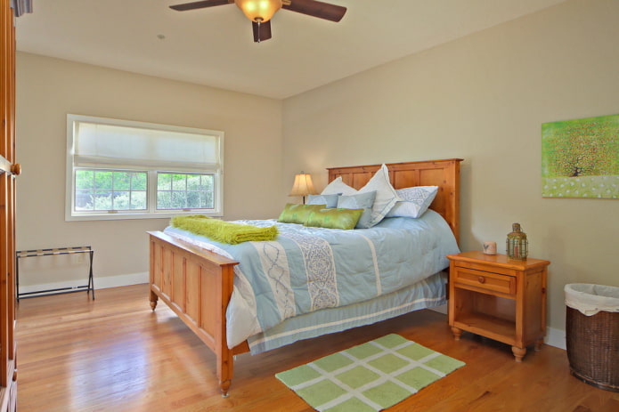Dormitorio con paredes beige