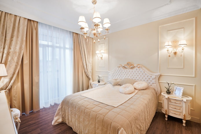 cortinas en el interior de un dormitorio beige