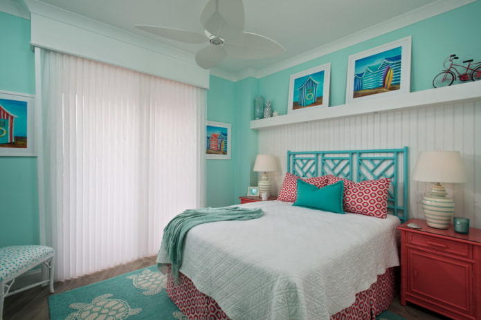 Textiles y decoración en un dormitorio turquesa