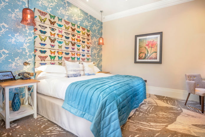 Interior de dormitorio beige y azul