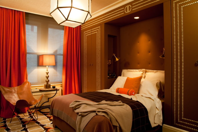 cortinas en el interior de un dormitorio marrón