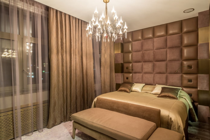 Decoración e iluminación en el interior de un dormitorio marrón