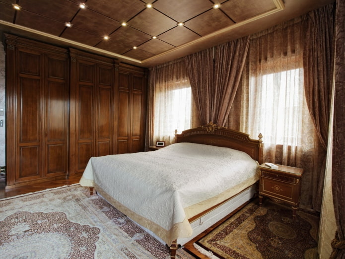 Interior de dormitorio marrón de estilo clásico