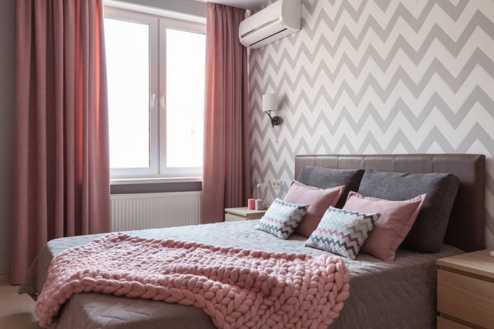 interior de un dormitorio gris-rosa