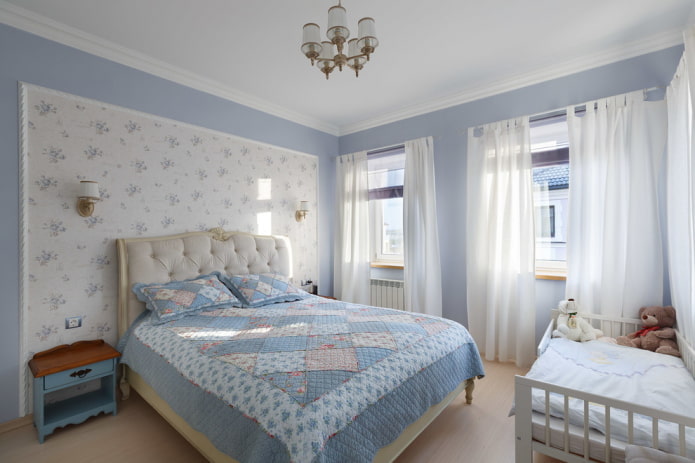 Interior de dormitorio en estilo provenzal