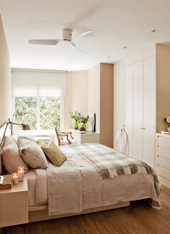 Muebles del color de las paredes del dormitorio