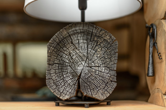 Soporte de lámpara de madera aserrada