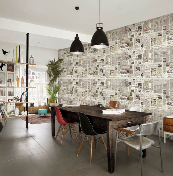 papel pintado de periódico en el comedor