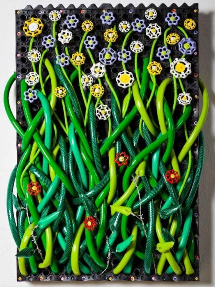 panel hecho de mangueras