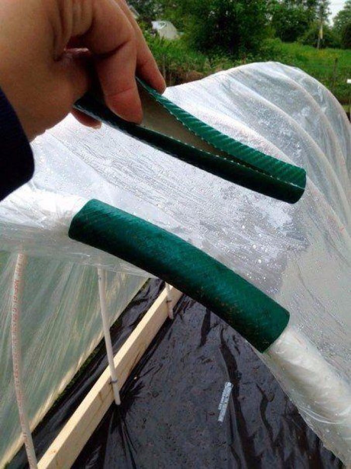 sujeción para película en invernadero
