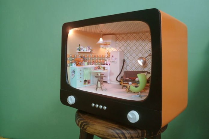 Cajón de la habitación de un televisor