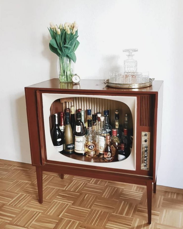 Barra de un televisor con patas