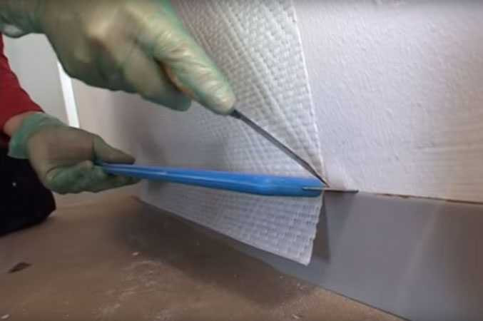 pegado de papel pintado de fibra de vidrio