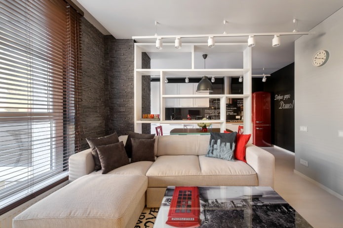 Tabique en forma de estantería modular en el interior