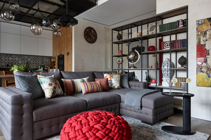 tabique en forma de estante en el interior en estilo loft