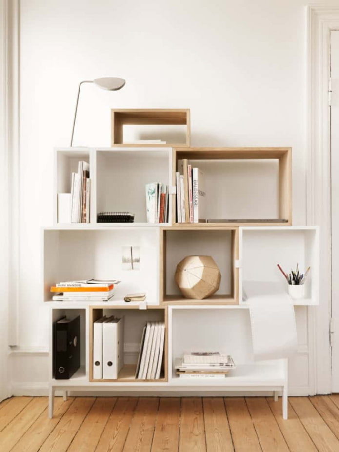 Estantería de MDF en el interior