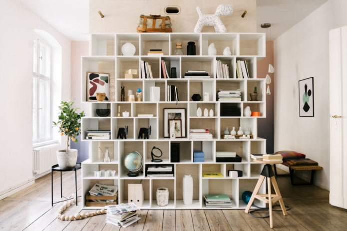 Estante para elementos decorativos en el interior
