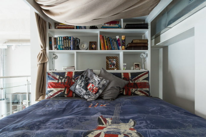 estructura de estantería en el interior del dormitorio