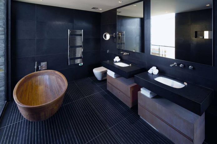 Paredes negras en el interior del baño