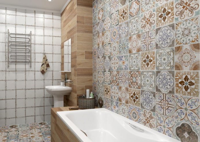 Azulejos en las paredes del interior del baño