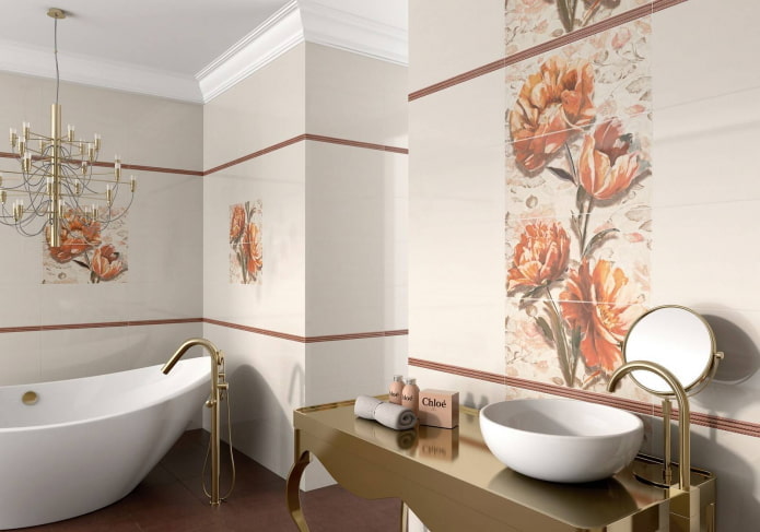Azulejos en las paredes del interior del baño