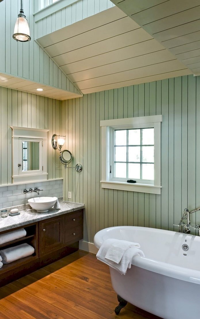 revestimiento de estilo europeo en las paredes del interior del baño