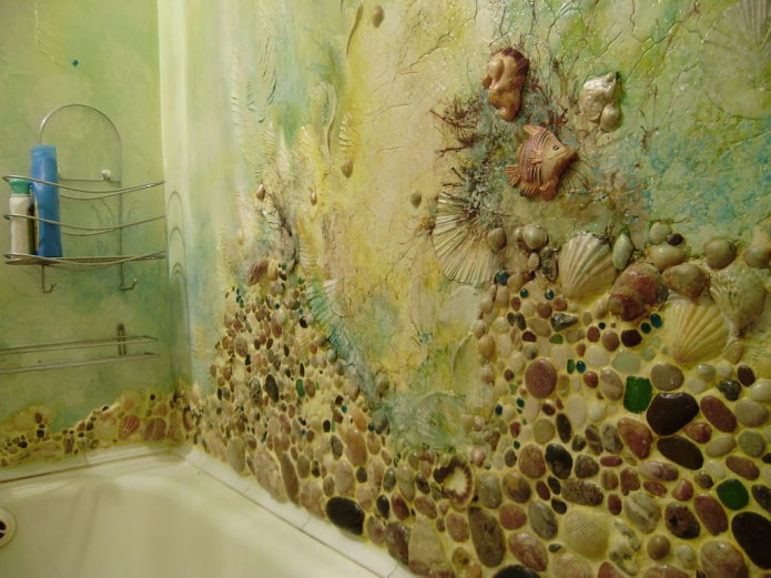 pared retroiluminada en el interior del baño