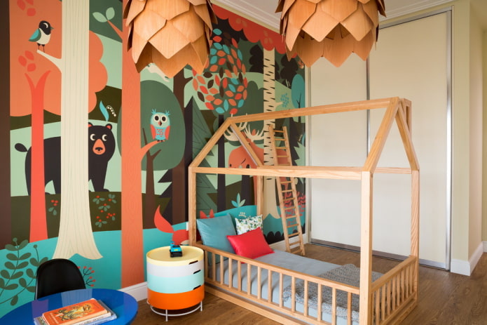 Cuadros en la pared en el interior de la habitación infantil