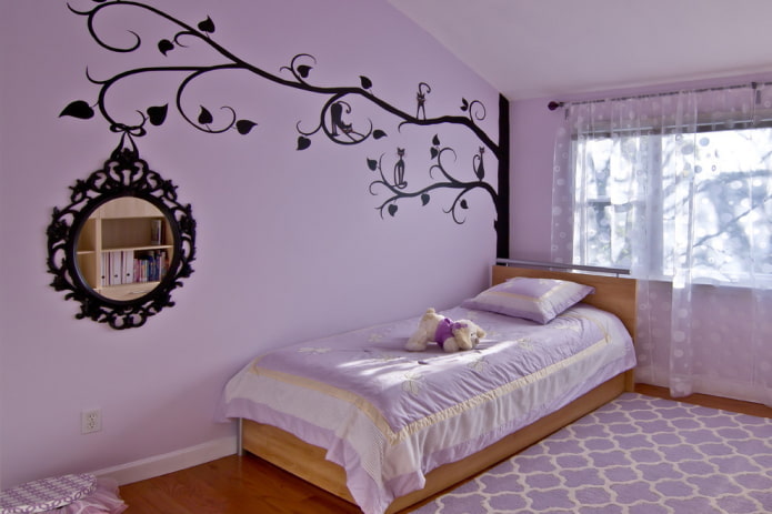 paredes lilas en el interior de una habitación infantil