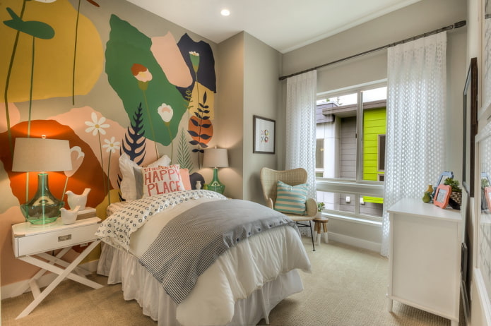 pared de acento en el interior de la habitación infantil