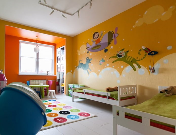 Paredes naranjas en el interior de la habitación del niño