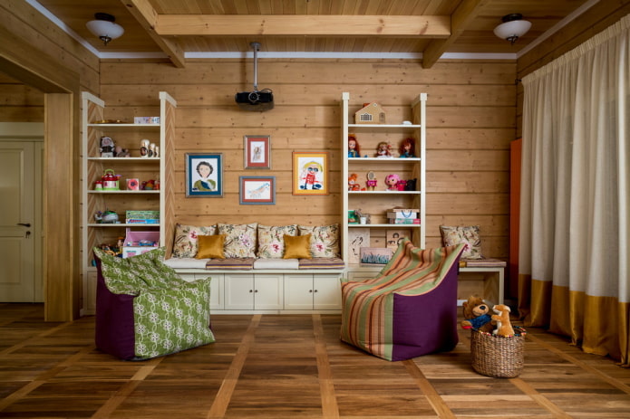 Revestimiento de pared de madera en una habitación infantil