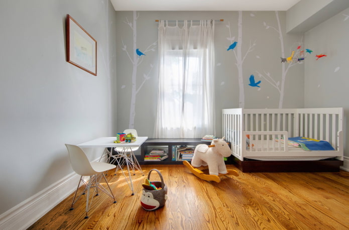 paredes grises en el interior de la habitación infantil