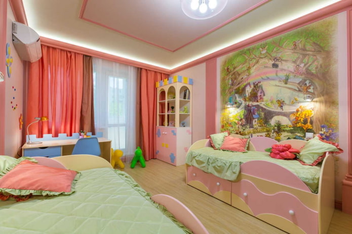 panel en la pared en el interior de la habitación infantil