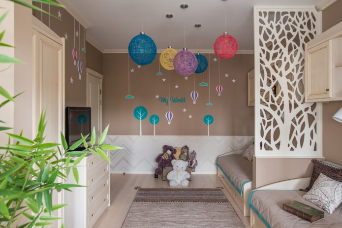 Diseño de pared en una habitación infantil pequeña