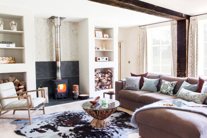salón con chimenea