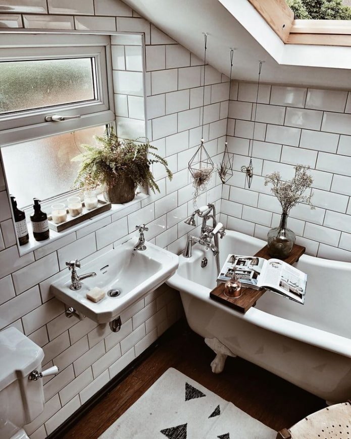 baño abuhardillado