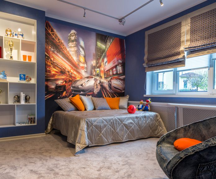 habitación infantil de estilo contemporáneo con estores romanos