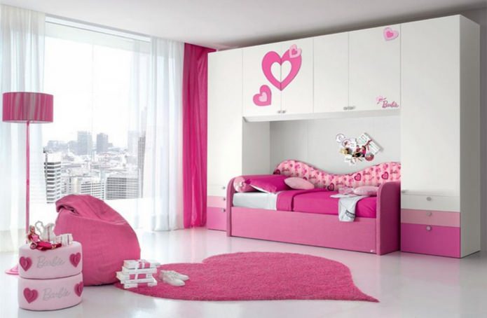 Habitación infantil blanca y rosa