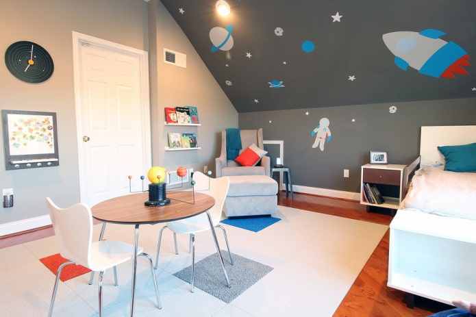 Habitación infantil con estilo espacial