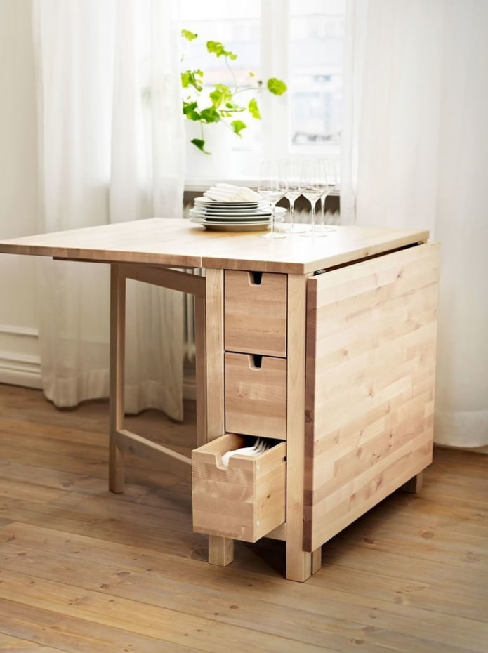 Modelo de madera en forma de libro en el interior
