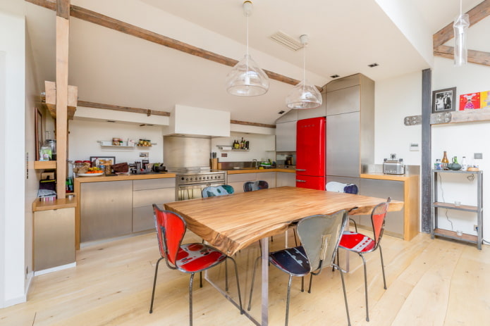 Mesa de losa en un interior de estilo loft