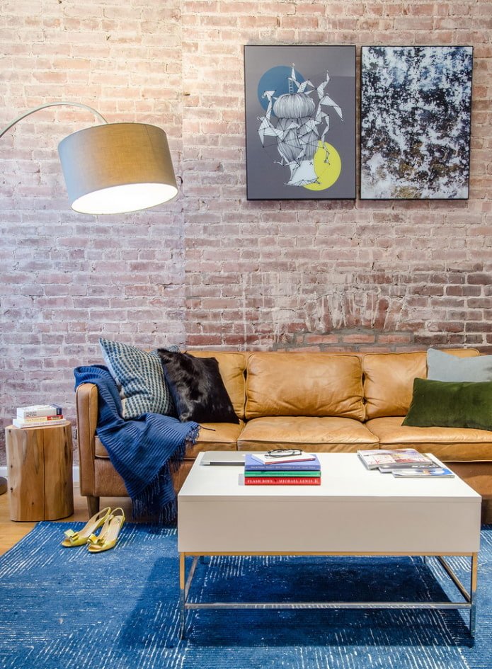 Mesa de café en el interior del loft Estilo
